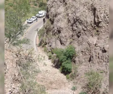 Cierran carreteras en Sonora por deslave y crecida de ríos tras lluvias