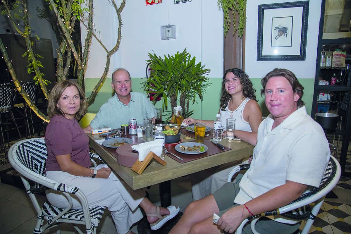 Llenan el lugar de cumpleañeros en Casona Obregón 55