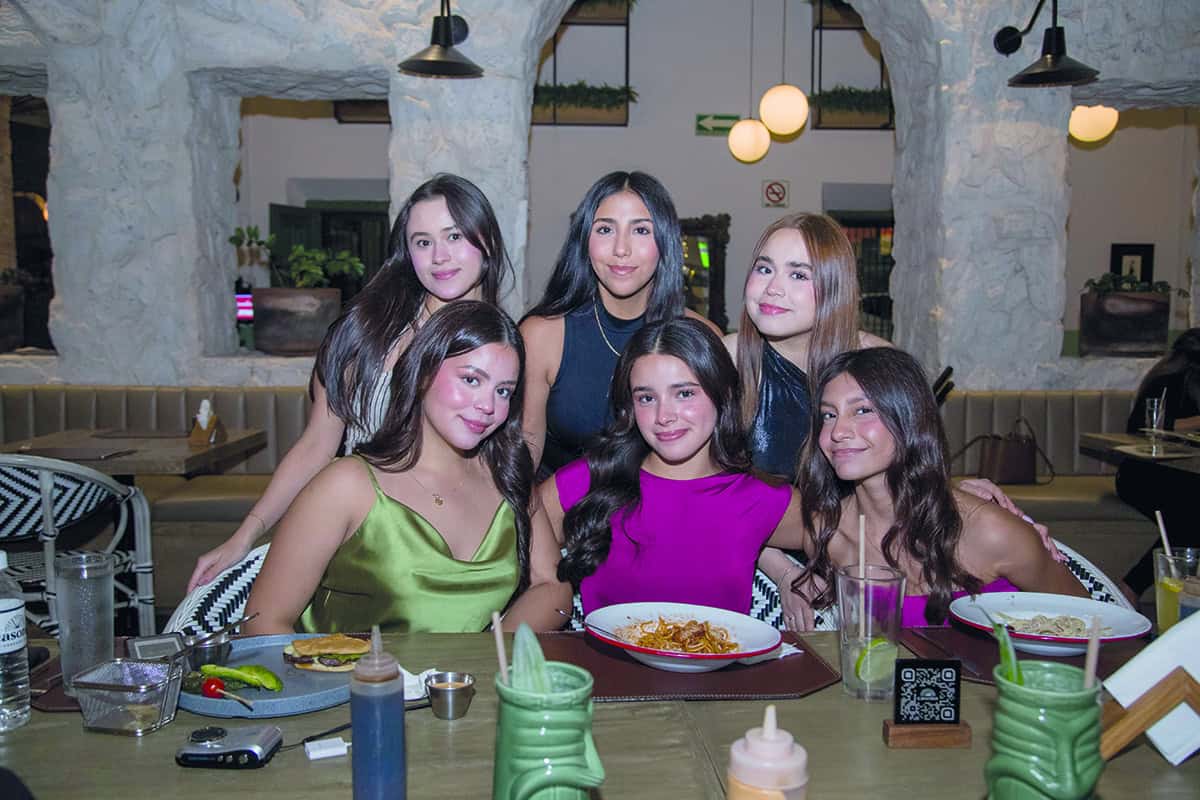 Llenan el lugar de cumpleañeros en Casona Obregón 55