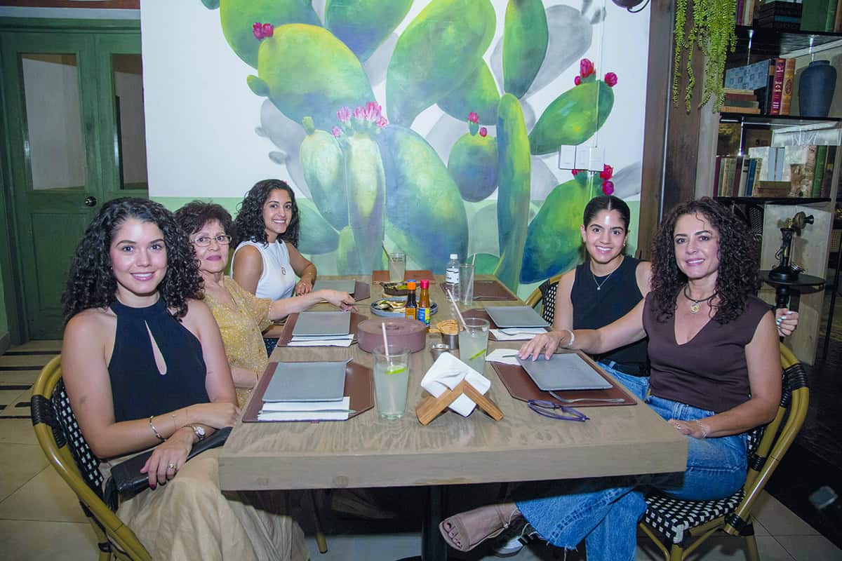 Llenan el lugar de cumpleañeros en Casona Obregón 55
