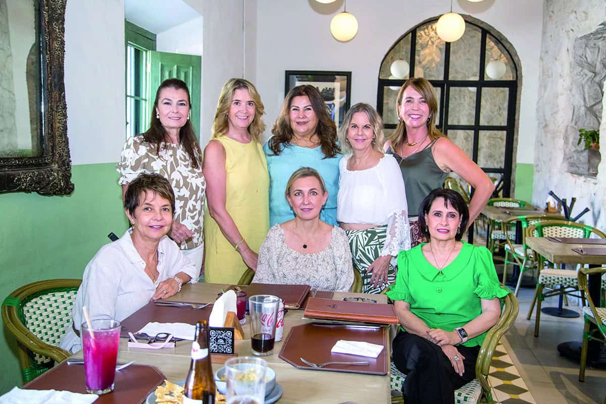 Celebra Sra. Isela su cumpleaños en Casona Obregón 55