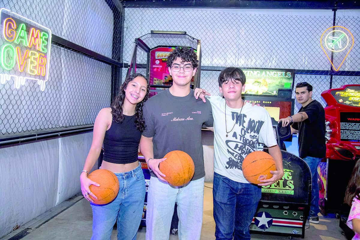 Comparten juegos y pláticas en Parque la Ruina