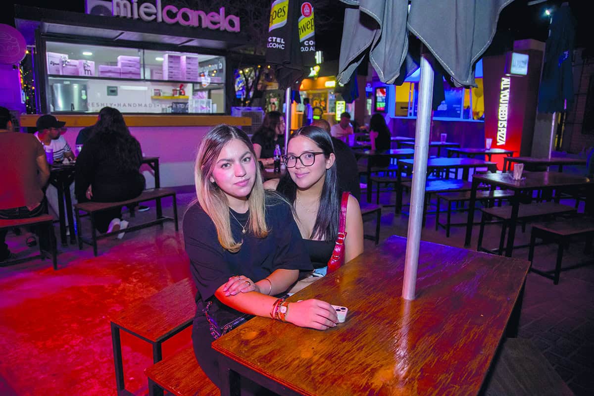 En Gastropark cenan rodeados de sonrisas