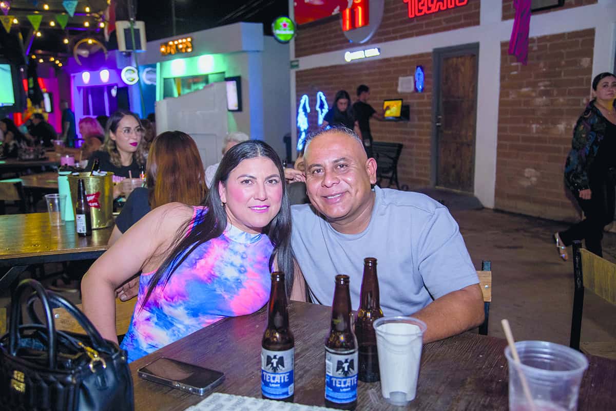 En Gastropark cenan rodeados de sonrisas
