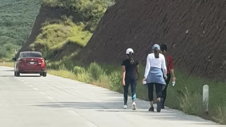 Protección Civil instaló módulos de apoyo en la carretera. (Foto: Especial / EXPRESO)
