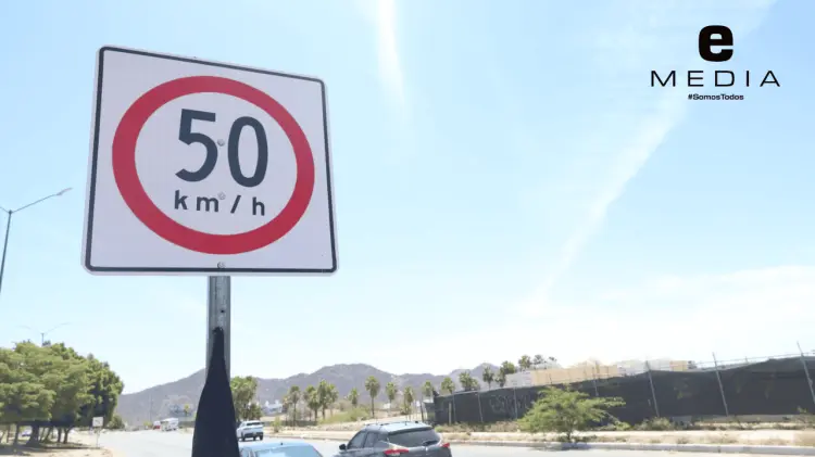Automovilistas suelen transitar a más de 100 Km/h en el bulevar Enrique Mazón. (Archivo/EXPRESO)