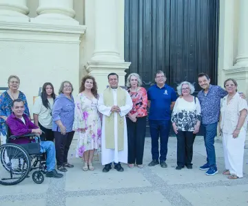 Recorren juntos la galería sagrada de Nuestra Señora de la Asunción