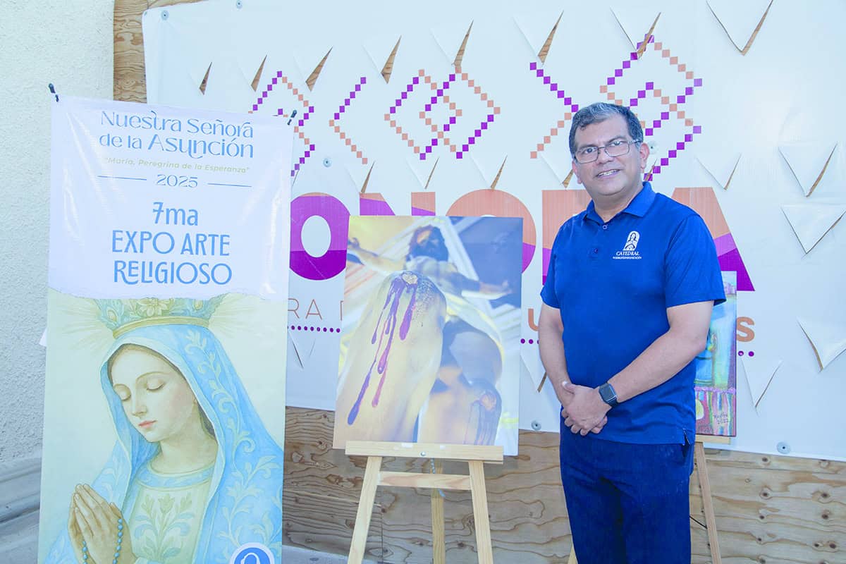 Recorren juntos la galería sagrada de Nuestra Señora de la Asunción