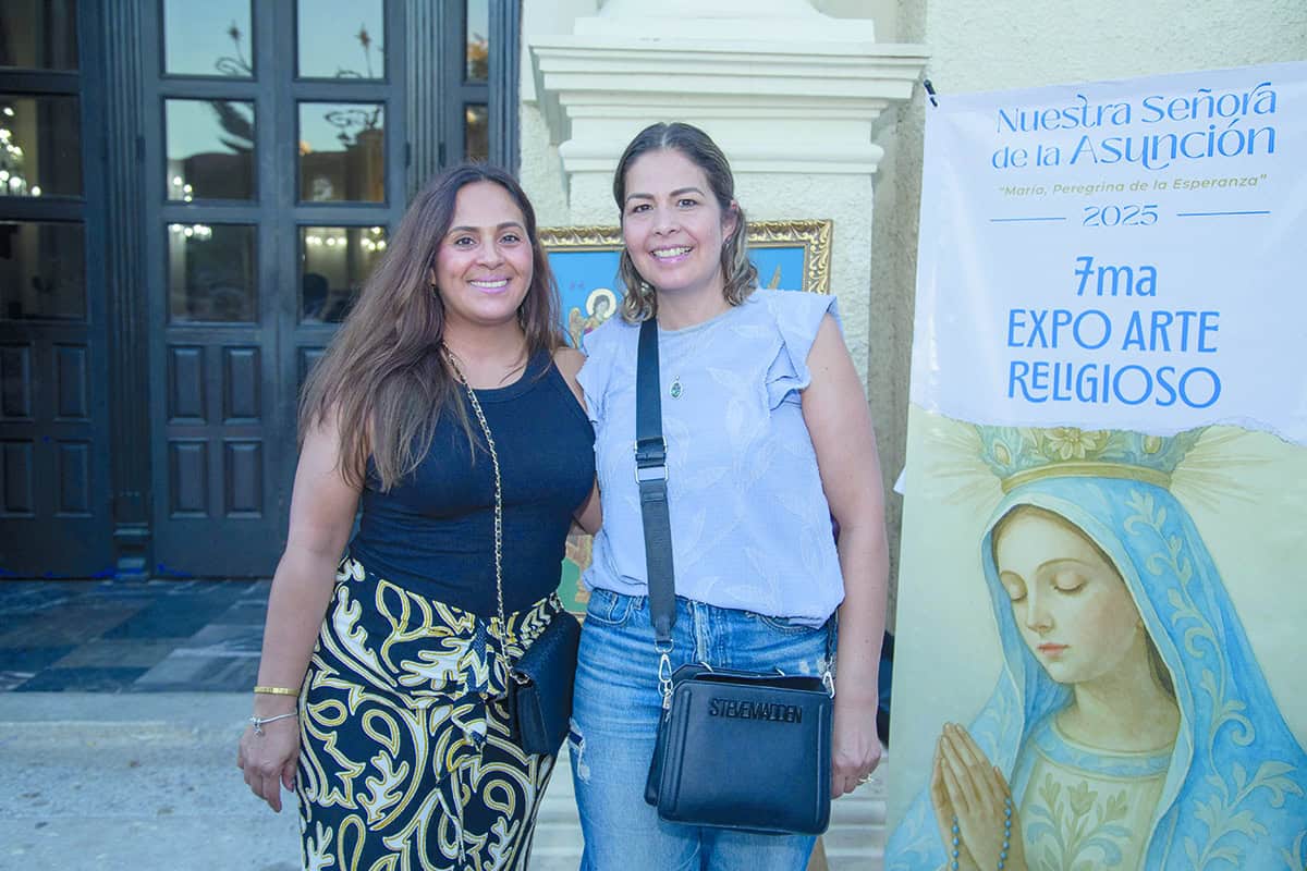 Recorren juntos la galería sagrada de Nuestra Señora de la Asunción