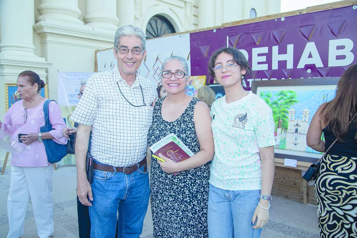 Recorren juntos la galería sagrada de Nuestra Señora de la Asunción