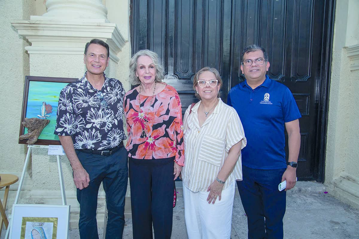Recorren juntos la galería sagrada de Nuestra Señora de la Asunción
