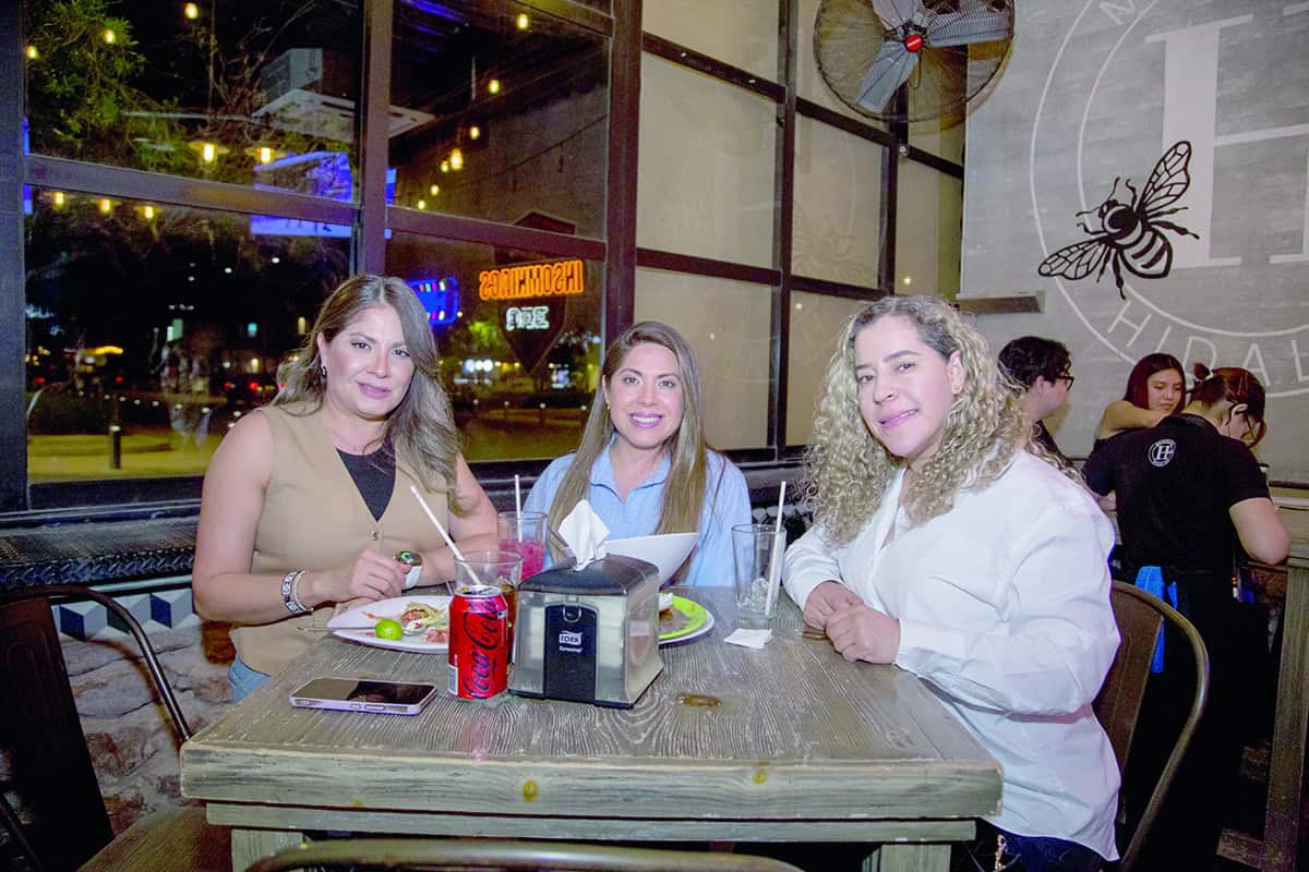 Conviven en una noche de amistad en Mercado H69