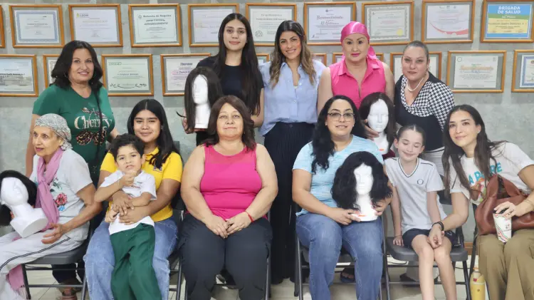 Entrega de pelucas oncológicas por parte de Fundación Beltrones. (Foto: Jesús Ballesteros / EXPRESO)