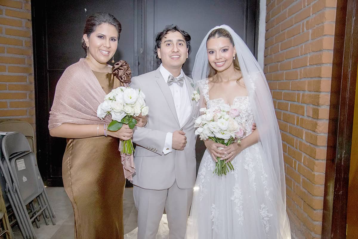 Ana Ballesteros y Francisco Luzanía, unen su amor ante la ley de Dios