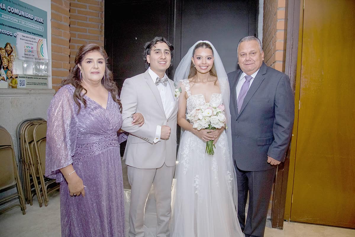 Ana Ballesteros y Francisco Luzanía, unen su amor ante la ley de Dios