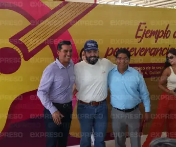 Carín León es distinguido como alumno destacado en Secundaria No. 4
