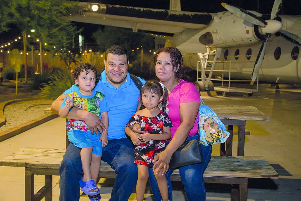 En Parque la Ruina juegan y conviven bajo las estrellas