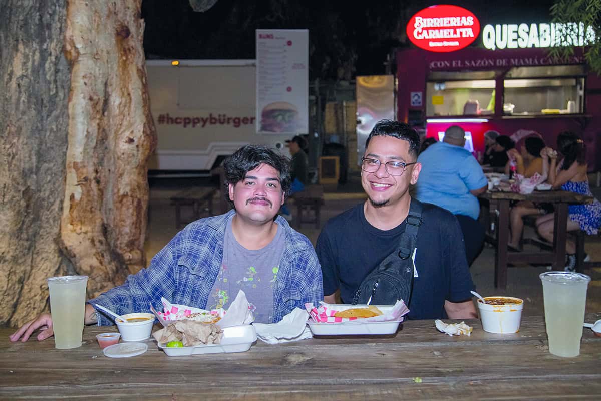 En Parque la Ruina juegan y conviven bajo las estrellas
