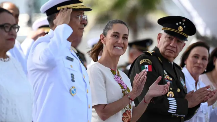 Acto conmemorativo ante la Marina, Sheinbaum llamó a rechazar la corrupción (Foto: Presidencia)