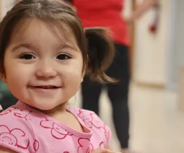 Scarlett: Una pequeña valiente con una gran sonrisa por delante