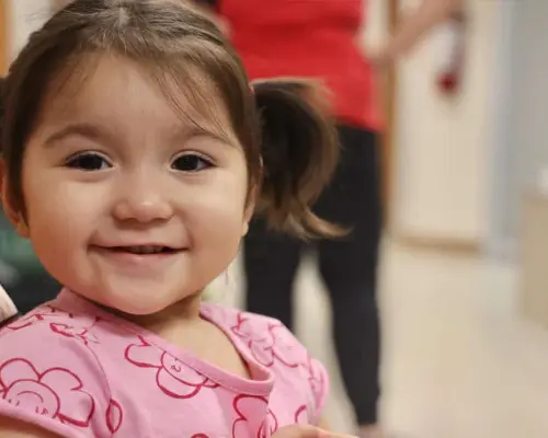 Scarlett: Una pequeña valiente con una gran sonrisa por delante