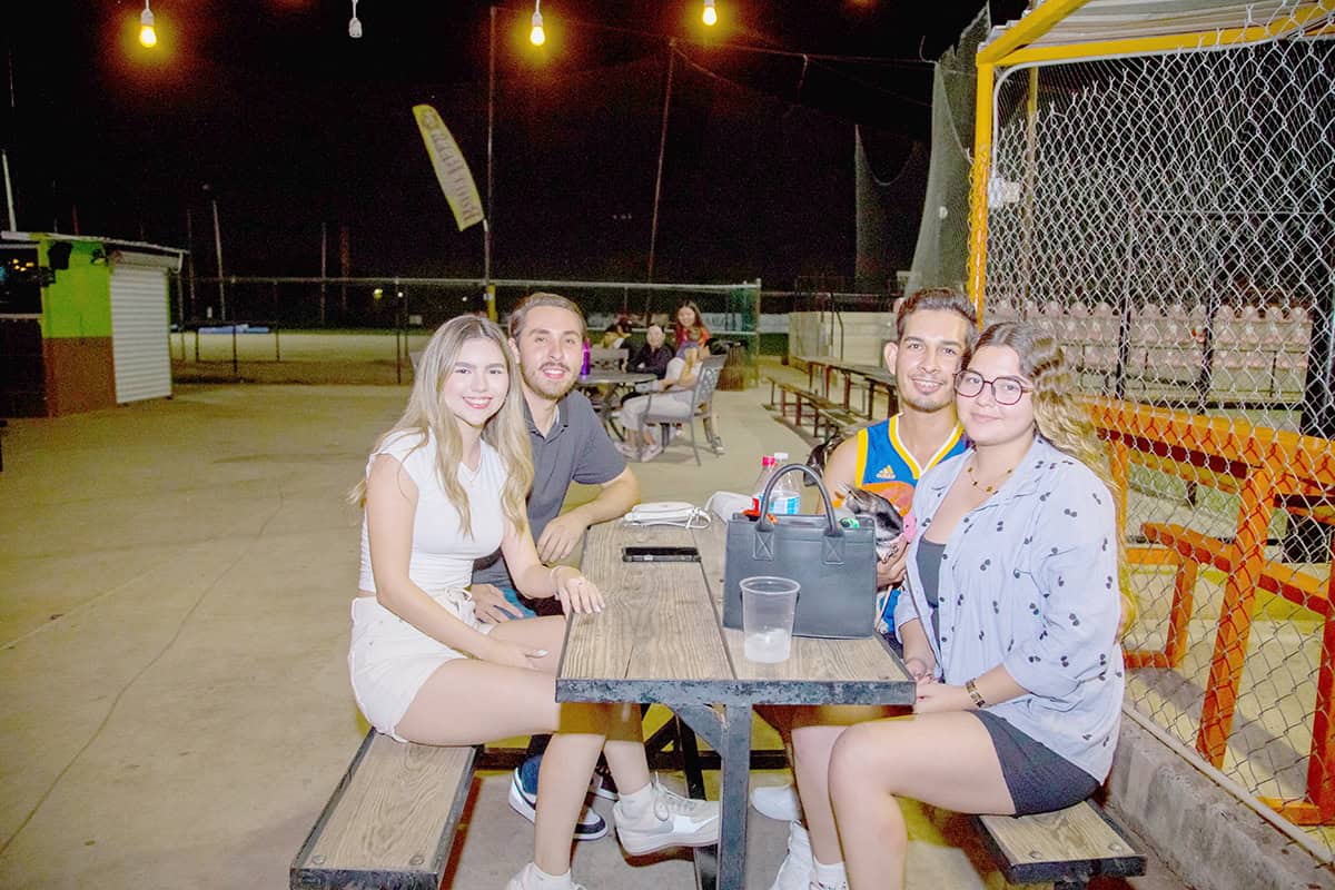 Disfrutan una noche juntos en Fairplay Club
