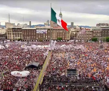 Miles llegan al Zócalo para el informe de Claudia Sheinbaum