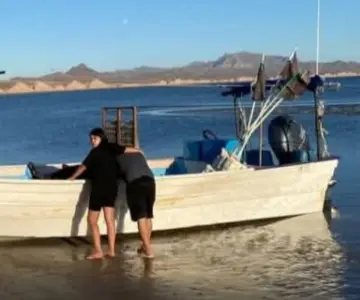 Hombre muere ahogado en Puerto Lobos tras salvar a dos menores