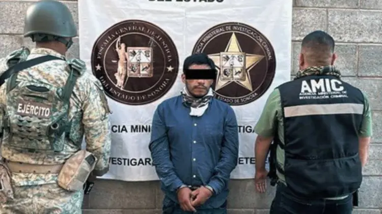 Elemento de AMIC y Defensa lo resguardan. (Foto: Especial / EXPRESO)