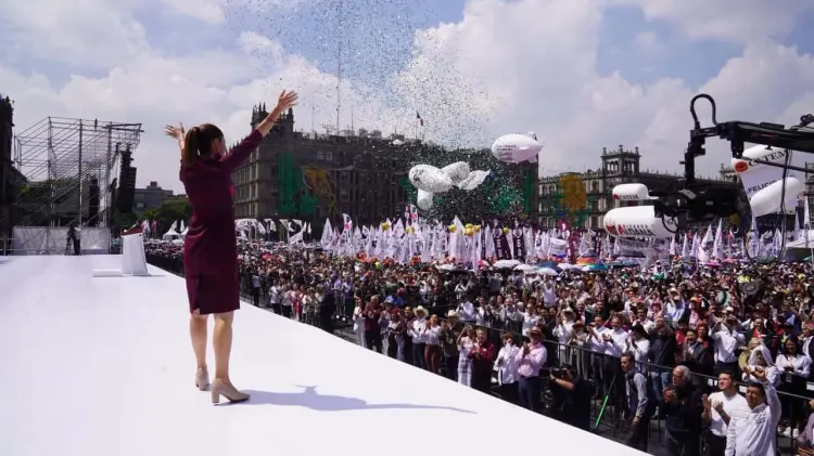 Presidenta Sheinbaum frente a gobernadores y simpatizantes. (Foto: Especial / EXPRESO)