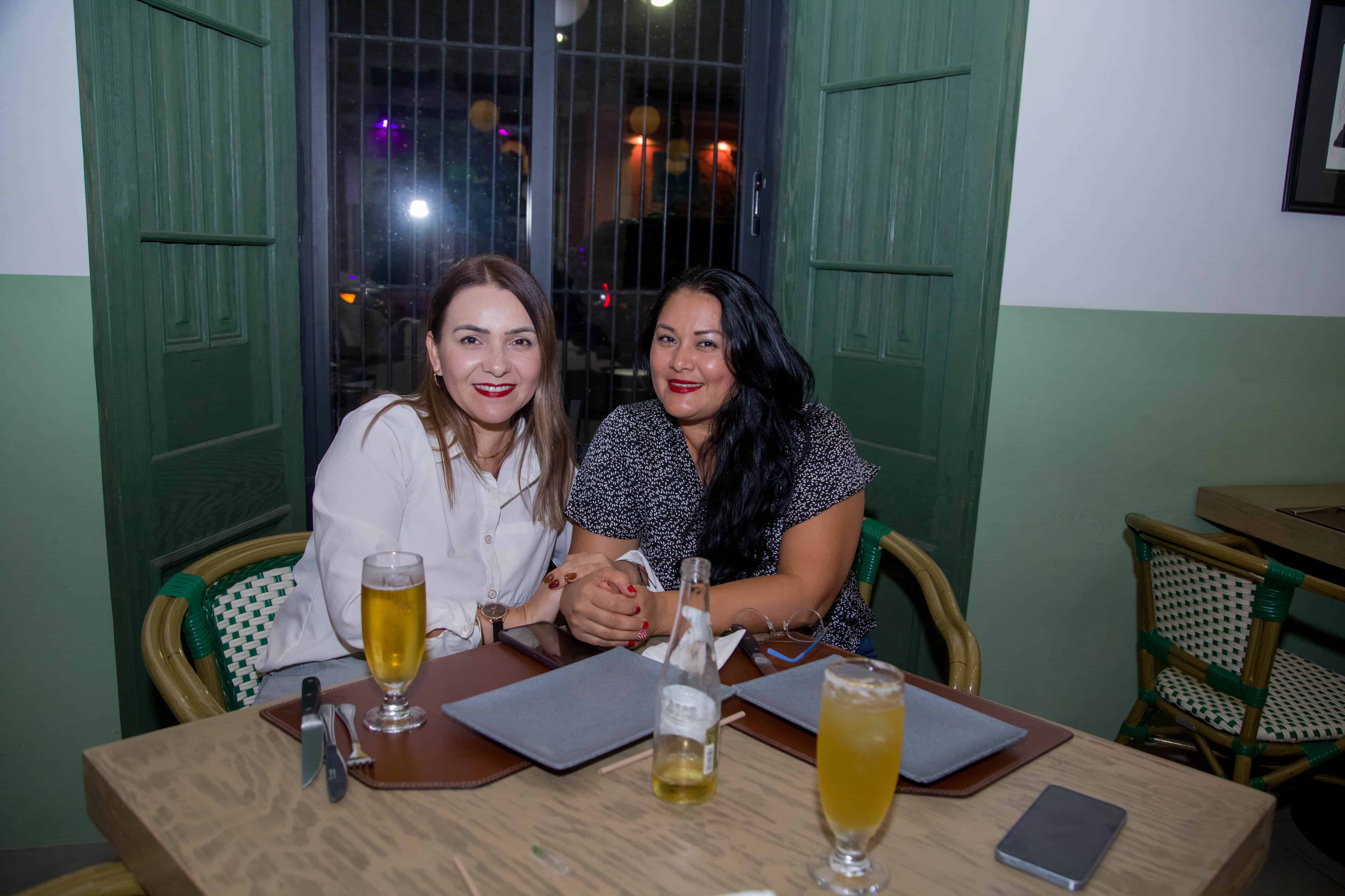 Apagan las velitas en diferentes velas en Casona Obregón 55