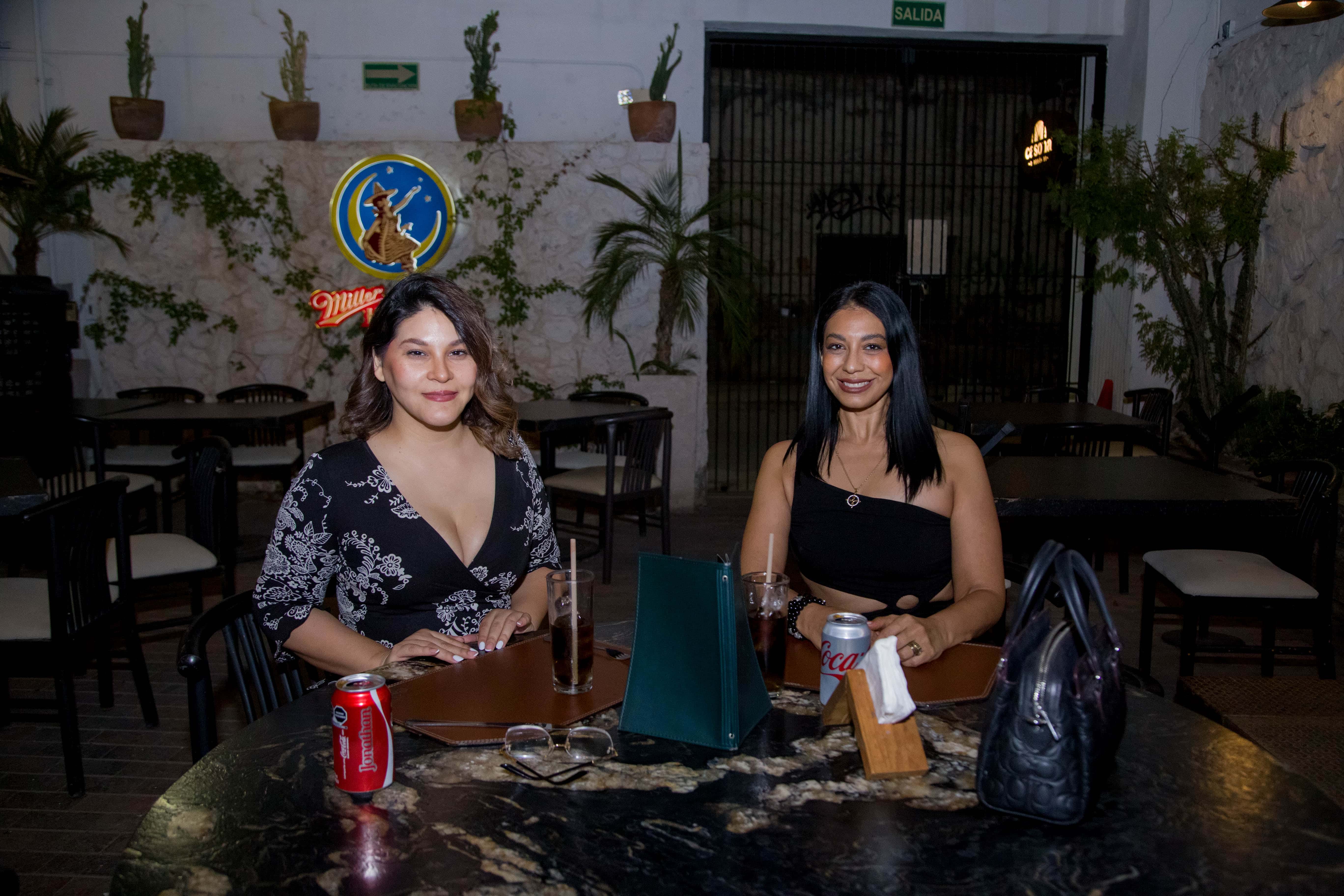 Apagan las velitas en diferentes velas en Casona Obregón 55