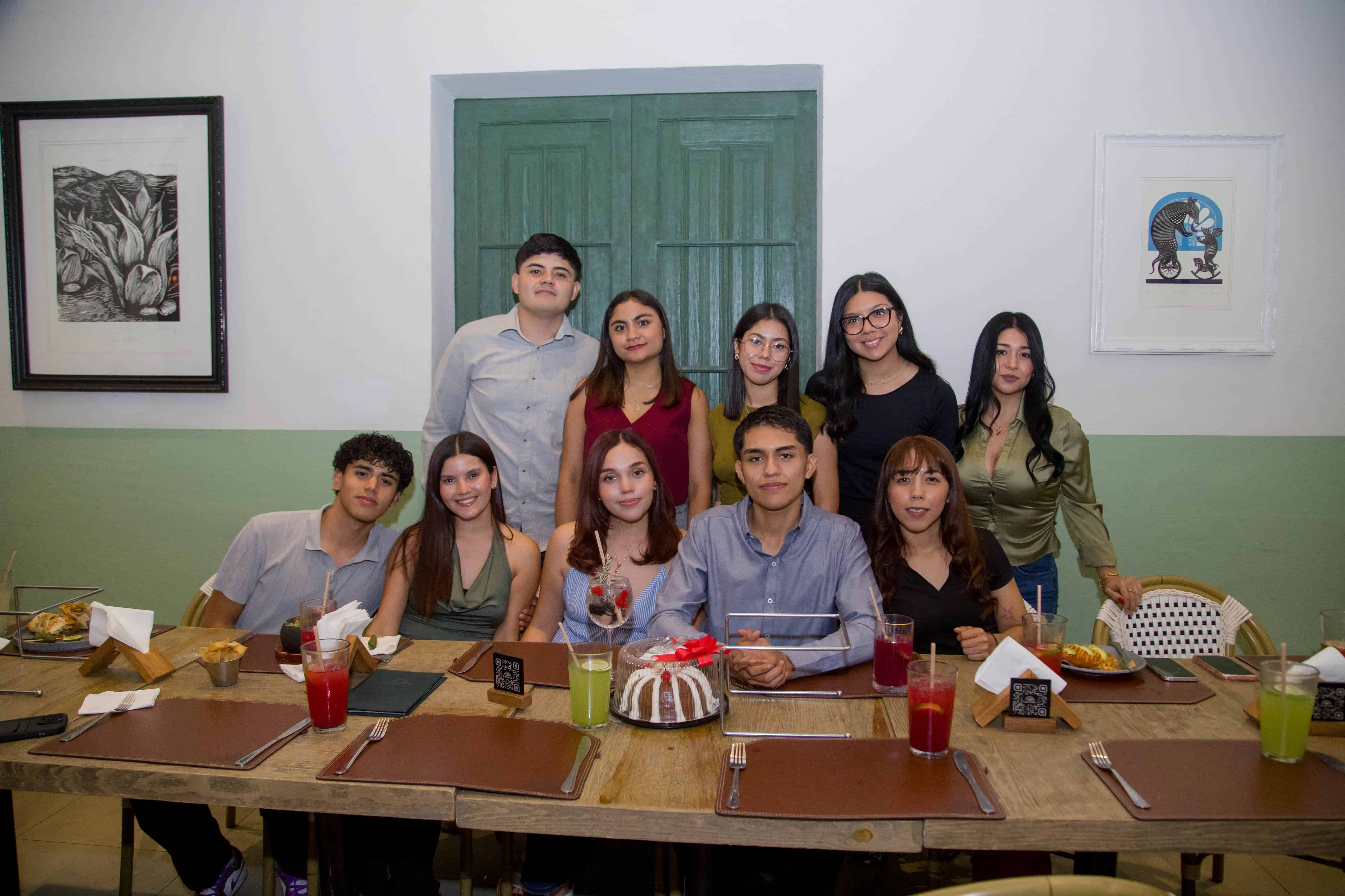 Apagan las velitas en diferentes velas en Casona Obregón 55