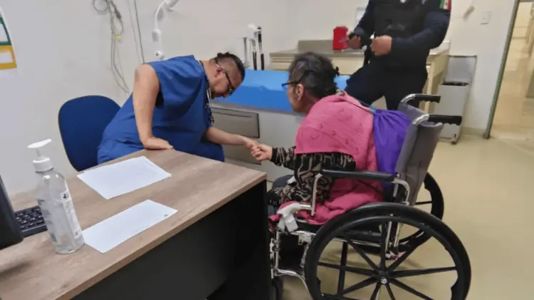 Mujer de 81 años abandonada en Clínica 3 del IMSS (Foto: SSPM de San Juan del Río)