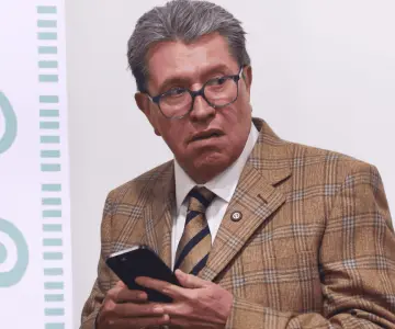 Morena se deslinda de Ley Antistickers; Monreal afirma que no se aprobará
