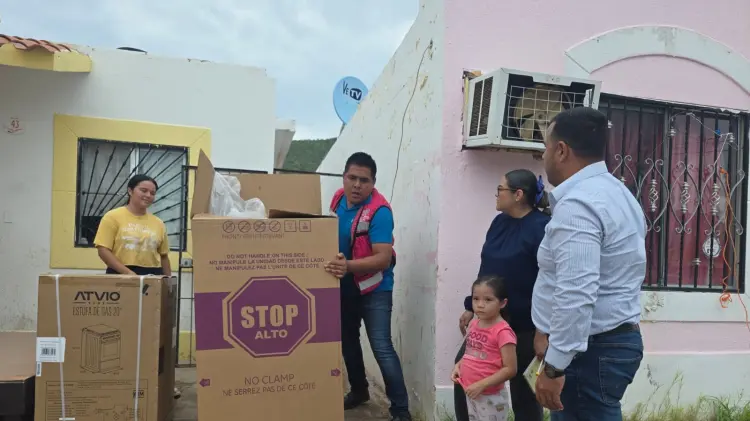 Familias guaymenses reciben muebles y despensas por daños ocasionados (Foto: Blanca Ruelas /EXPRESO)
