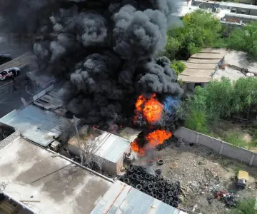Incendio en llantera de Hermosillo deja dos lesionados