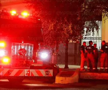 Joven sufre descarga eléctrica mientras instalaba anuncio en Mercado Municipal
