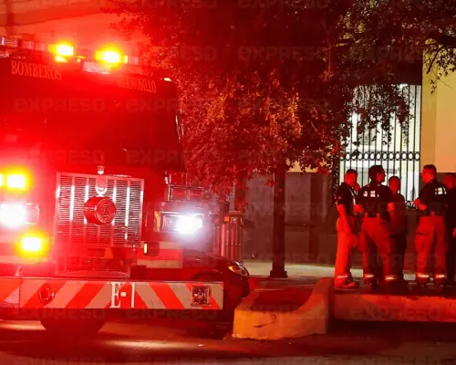 Joven sufre descarga eléctrica mientras instalaba anuncio en Mercado Municipal