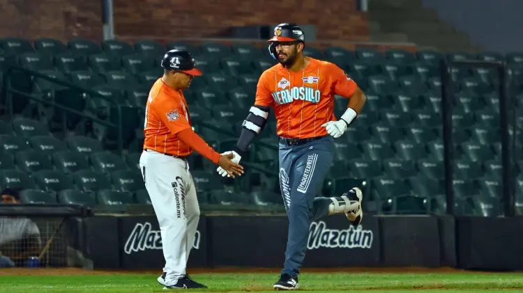 Con jonrón de Darick Hall, Naranjeros venció a Yaquis en el Fernando Valenzuela. (Cortesía)