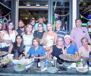 En Gastronora invaden de felicidad el espacio
