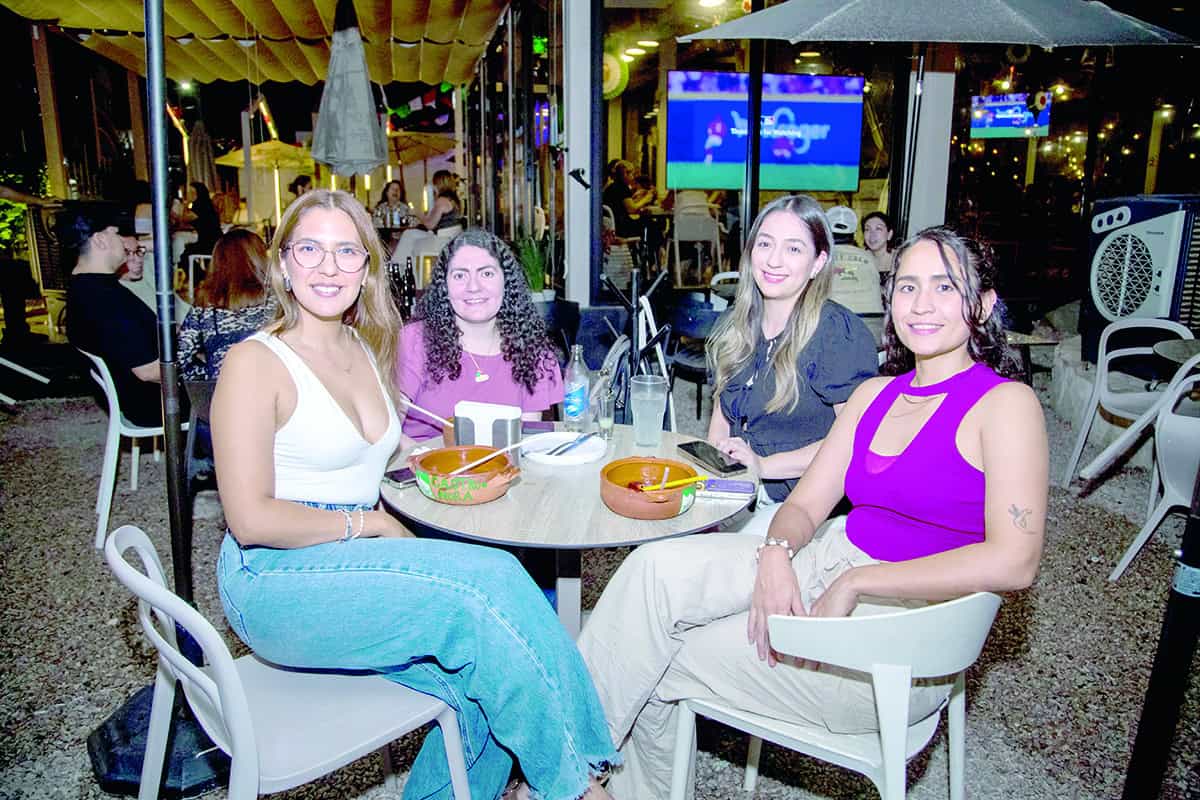 En Gastronora invaden de felicidad el espacio