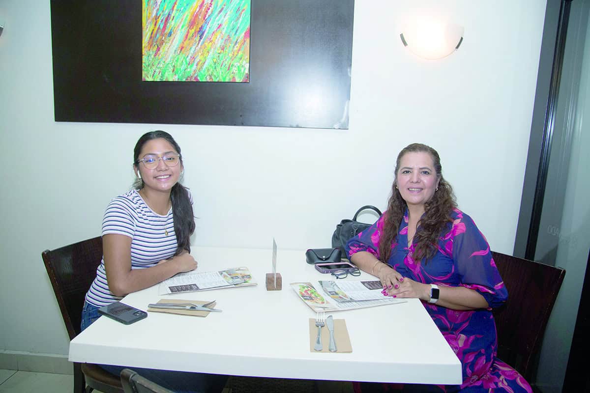 En El Café 57 saborean la mañana entre charlas y sonrisas