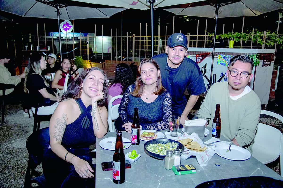 En Gastronora invaden de felicidad el espacio