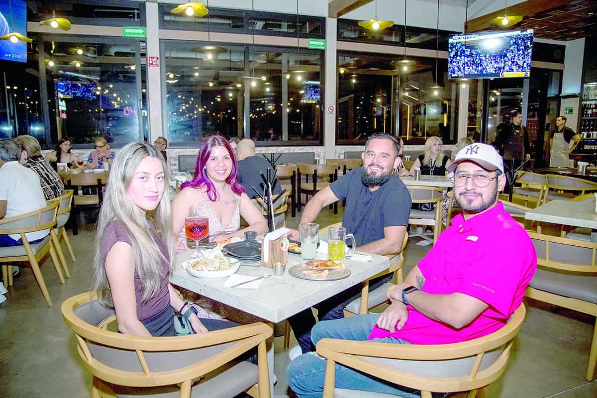 En Gastronora invaden de felicidad el espacio