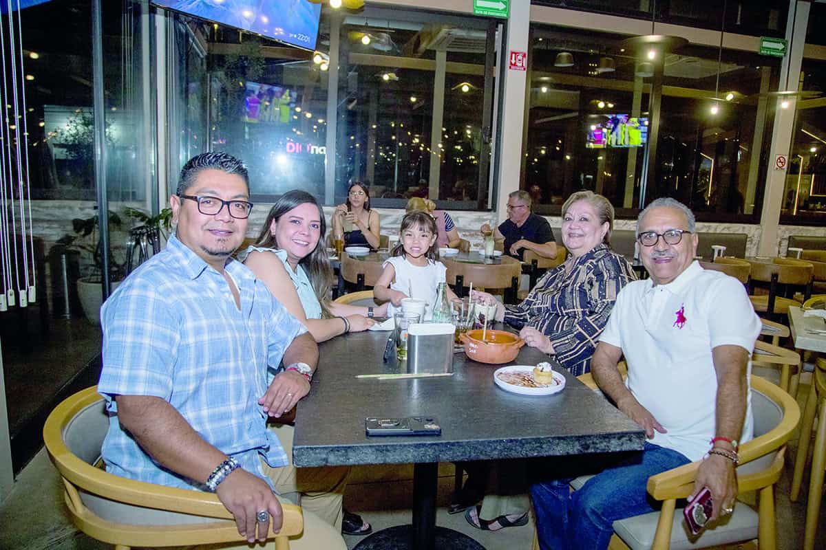 En Gastronora invaden de felicidad el espacio