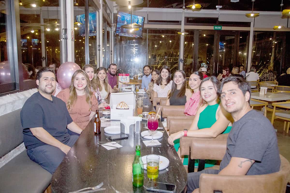 En Gastronora invaden de felicidad el espacio