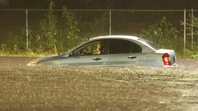 Refuerzan medidas preventivas en Hermosillo ante lluvias intensas. (Jesús Ballesteros / EXPRESO)