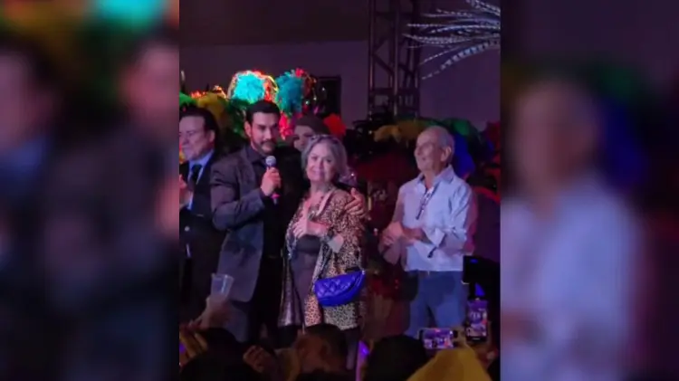 Reencuentro del actor sonorense con su familia. (Foto: Especial / EXPRESO)