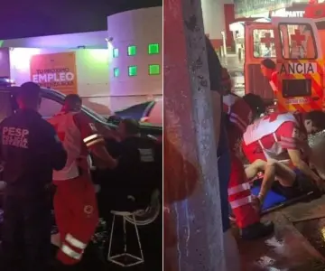 Rescatan a joven que cayó a alcantarilla abierta en calles de Guaymas